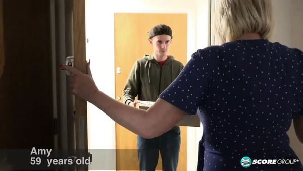Amy's Big Tits Get a Surprise Box Delivery - porntry.com - Britain on systemporn.com