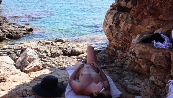 Naked on Italian Beach: Stranger Fucks Me Hard and Creampies My Hairy Pussy - porntry.com - Britain - Italy - Germany on systemporn.com