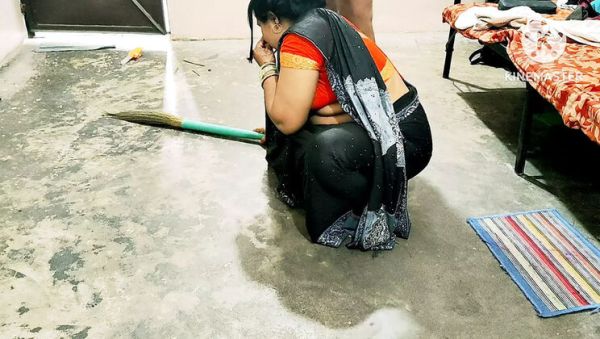 Desi Bhabhi Alone at Home Gets Filled by Her Father-in-Law - porntry.com - India on systemporn.com