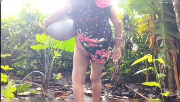 Amazing Pee in Pot Outdoor with Nomita Boudi - Desi Village Sex - xxxfiles.com - India - Bangladesh on systemporn.com