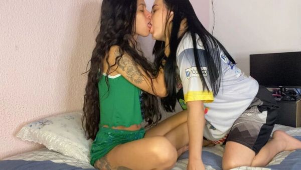 Husband Caught His Wife Kissing Her Lesbian Best Friend - Then It Turned Into a Threesome - porntry.com - Brazil on systemporn.com